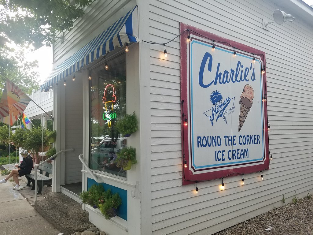 Charlie's Round the Corner